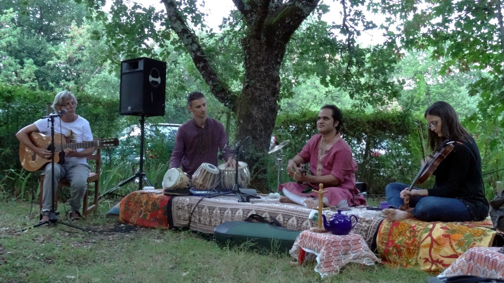 Avec Jérôme Chaumié, Matthias Labbé & Pt. Sukhdev Prasad Mishra (Laberaudie, France, 01/08/2019)