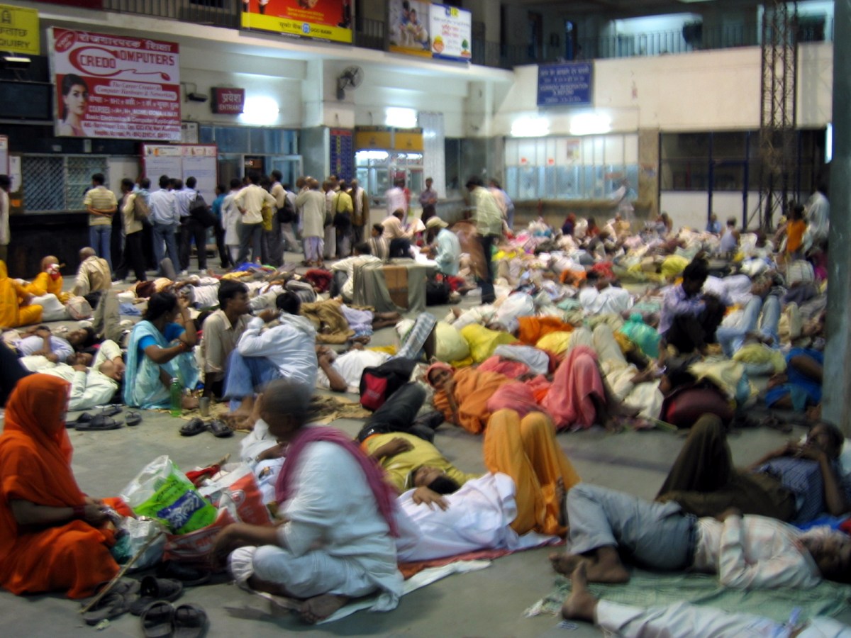 Gare de Bénarès à 3 heures du matin&nbsp;(5’23)