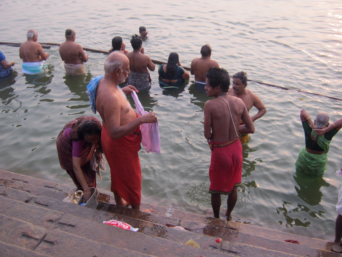 Ablutions dans le Gange&nbsp;(9’31)