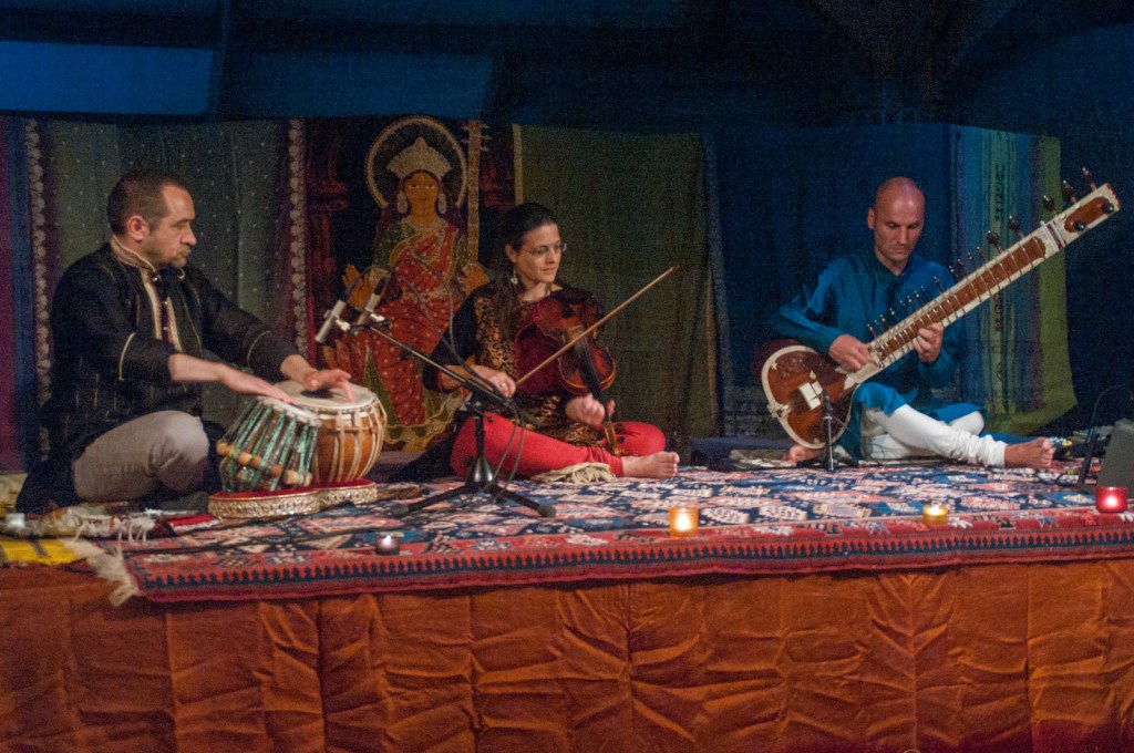 7 mai 2022, salle Marianne à Villeneuve d'Ascq pour l'association Shakti Nepal, avec Arnaud Eurin (sitar) & Fred Nortes (tablas)